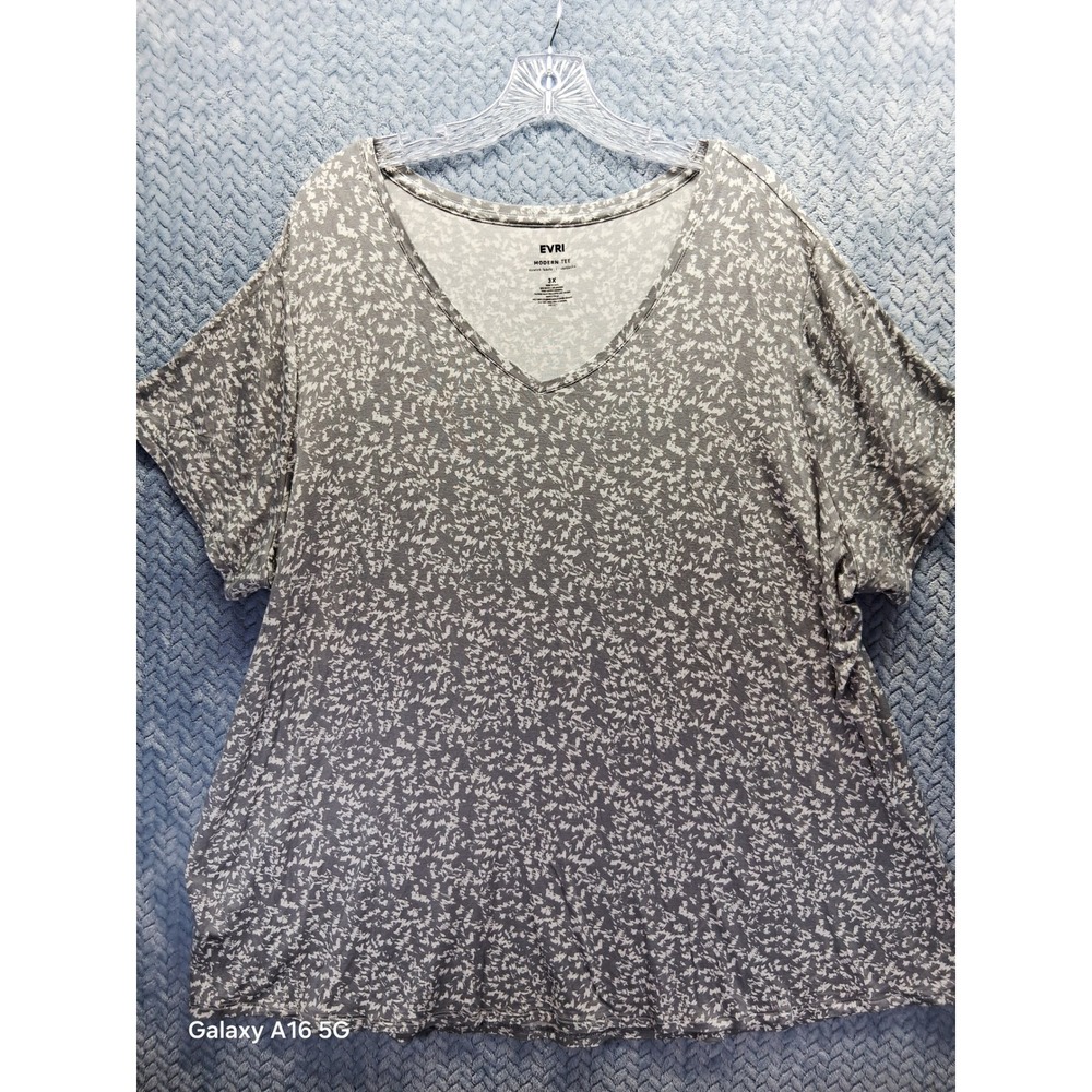 EVRI Modern Tee Womens 3X Grey White Abstract Print V-Neck Stretch T-Shirt Plus